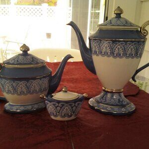Bombay China Ceramic Blue/White Tea pot and Coffee Pot Plus Sugar bowl w/lid
